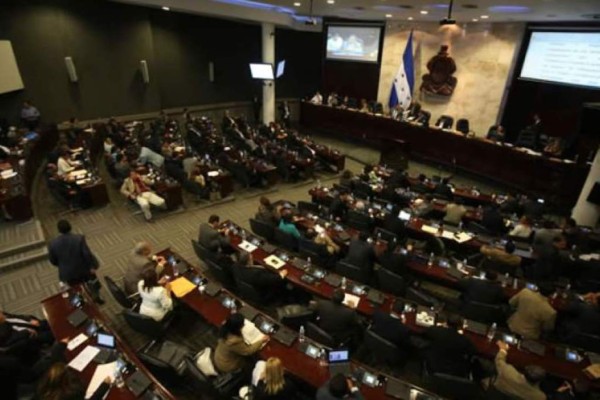 Admiten propuesta de ley para igualdad de bienes en los divorcios