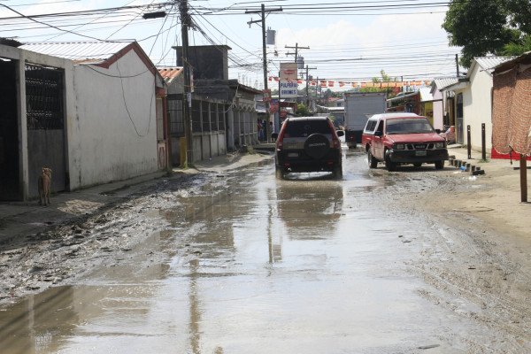 Patronatos piden a Calidonio priorizar la pavimentación