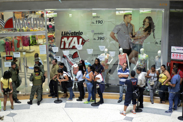 Maduro anunciará nuevo paquete de medidas por crisis económica