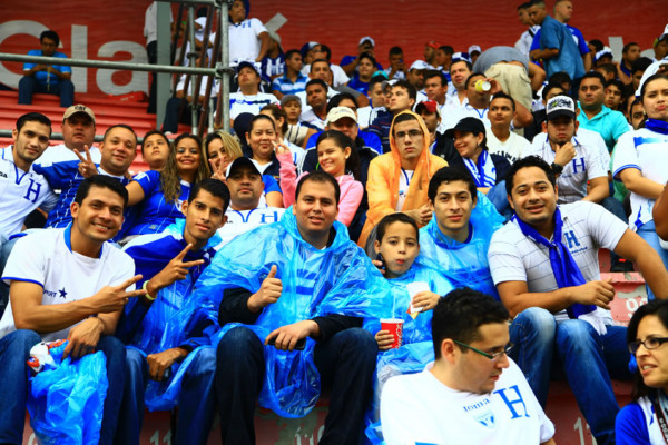 Video: Así vivieron los hondureños el empate ante Panamá