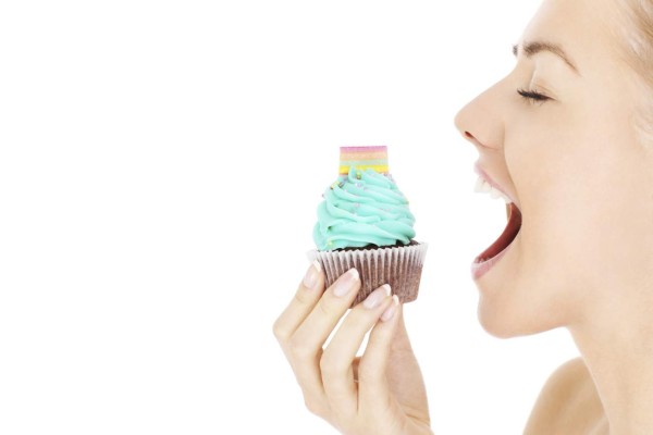 La dieta rica en azúcar y grasa se vincula con un tejido más denso en los senos