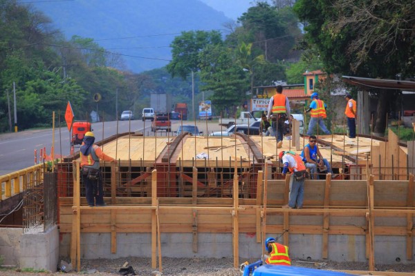 Enormes filas en tramo de la CA-5 que será ampliado