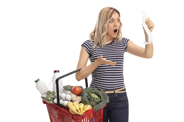 Planifique sus compras con tiempo para no gastar mucho dinero.