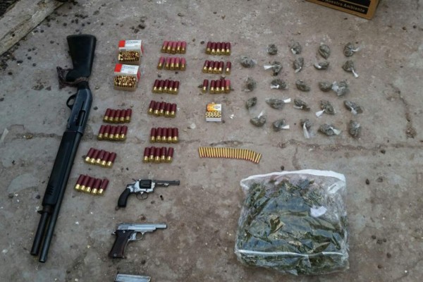 Decomisan armas y drogas en casa de viuda en Lempira