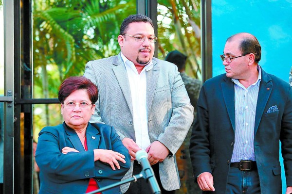 Comisión Depuradora se reúne con funcionarios del BID en Estados Unidos