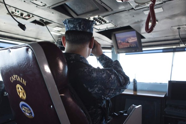 GRA134. PALMA DE MALLORCA, 06/04/2014.- El portaaviones nuclear estadounidense 'Harry S. Truman', ha recalado en aguas de la bahía de Palma de Mallorca, tras concluir una misión en Oriente Medio, de regresos Estados Unidos. EFE / MONTSERRAT T DIEZ