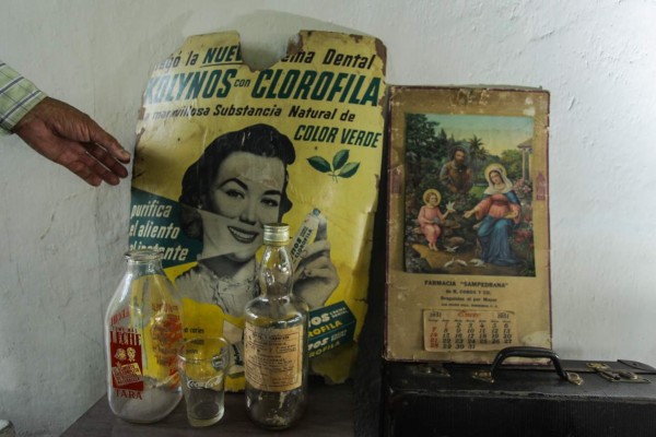 Hondureño convierte en museo antigua pulpería que fue de sus padres