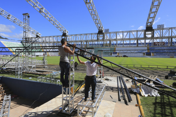 Escuadrón Antibombas inspecciona el estadio
