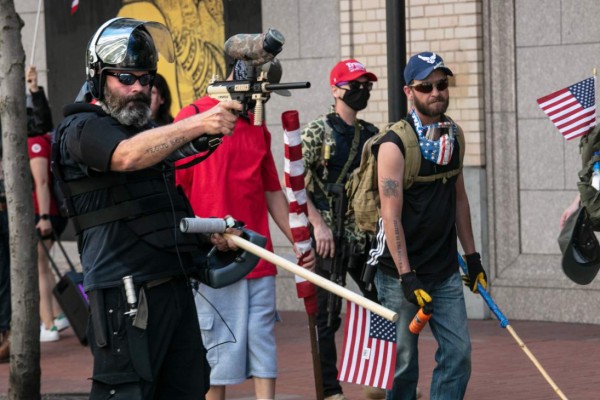 Trump se desdice y afirma no saber quiénes son los Proud Boys