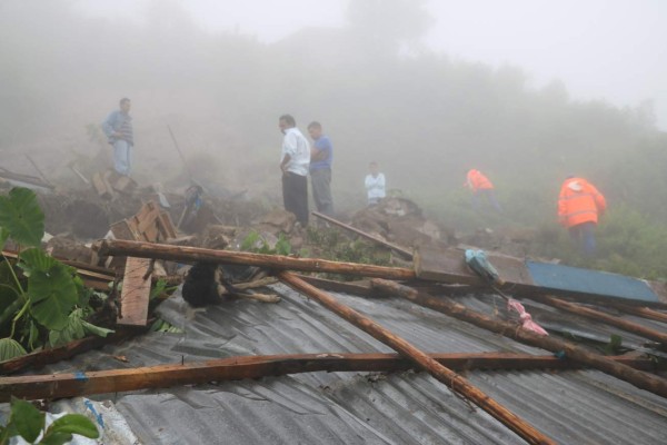 Deslave soterra a una familia en comunidad de Comayagua