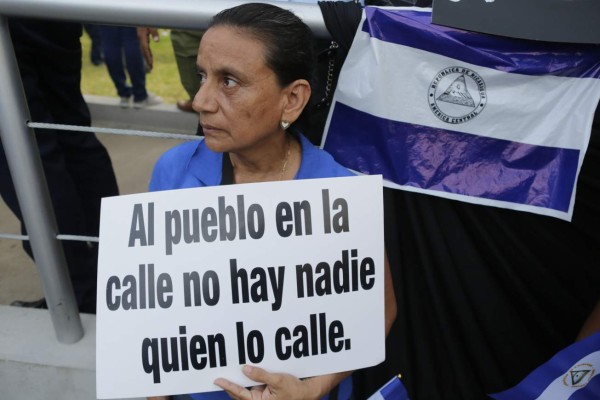 A la espera de diálogo, Nicaragua mantiene presión en las calles