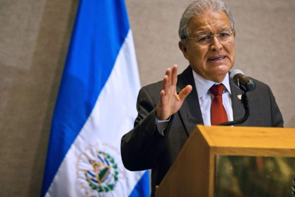 El Salvador reconoce triunfo de Juan Orlando Hernández