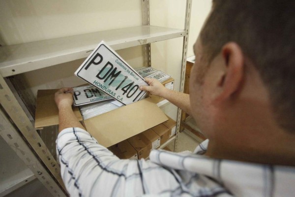 Sampedranos llegaron a nada al IP tras anuncio de entrega de placas