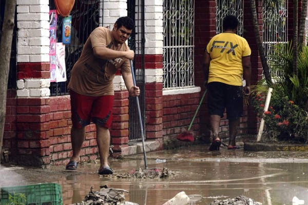 El Ulúa rompe bordos e inunda en San Manuel