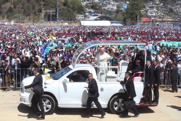 Francisco pide perdón a indígenas chiapanecos