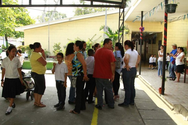 Rechazan doble jornada en la escuela Cabañas