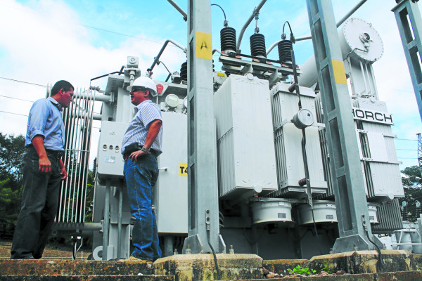 Contratos colectivos y clientelismo sangran a estatales de Honduras