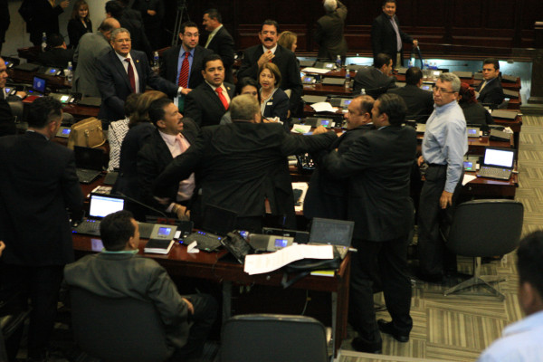 Diputados por Libre a punto de irse a los golpes en el Congreso