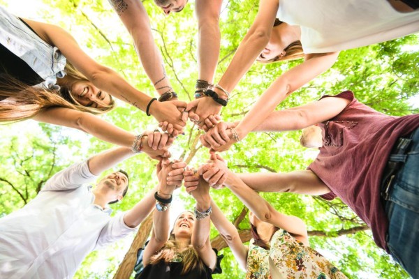 Ser solidarios mejora la salud mental y psicológica