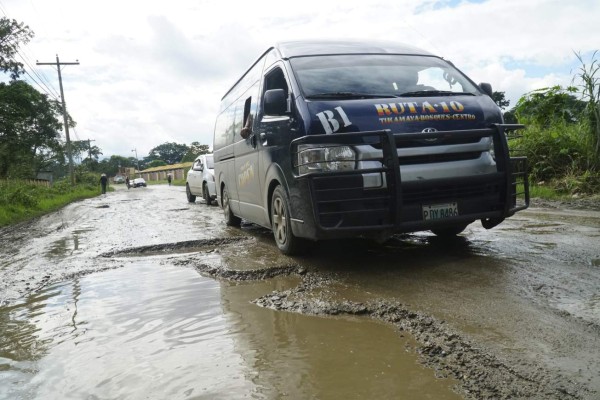 Más de 20,000 pobladores afectados por pésima calle