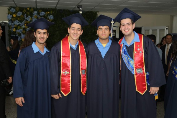 Histórica y solemne fue la graduación de la EIS