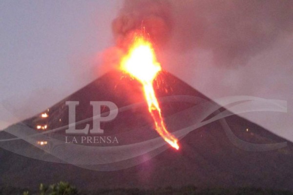 Volcán nicaragüense presenta su mayor erupción en 110 años