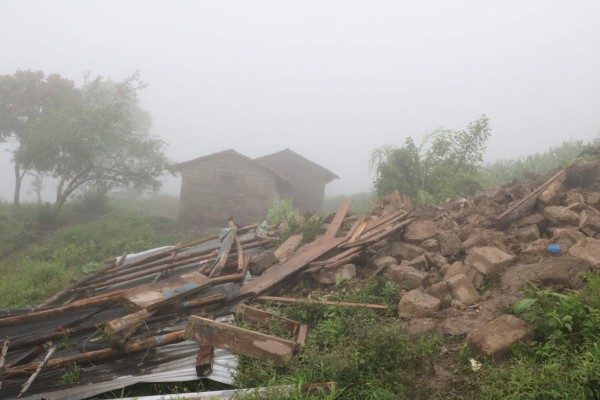 Deslave soterra a una familia en comunidad de Comayagua