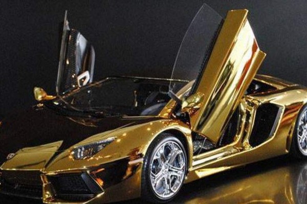 ¿Algo más veloz? Puede encontrar este fantástico Lamborghini, también bañado en oro. (Foto: Fress.co)