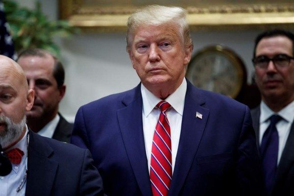 Trump visita hospital militar para someterse a exámenes médicos