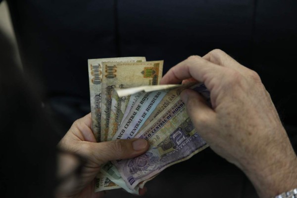 Bono 10 mil se lleva casi el 50% de la ejecución presupuestaria en Honduras