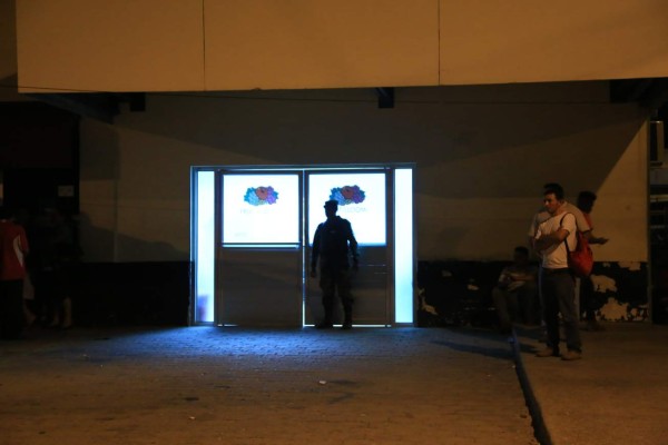 En su casa atacan a balazos a dos hermanos