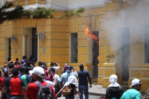 Disturbios opacan el 1 de Mayo en Tegucigalpa