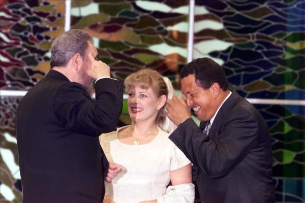 Exesposa de Hugo Chávez denuncia anulación de su pasaporte