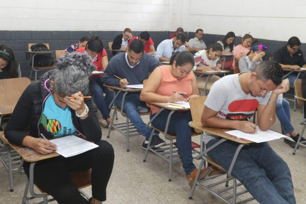 Desempleo golpea a 24,000 docentes hondureños