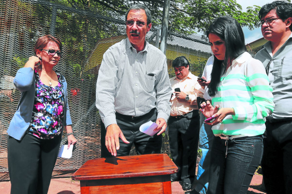 Mauricio Villeda sacará de Salud a empresas de maletín