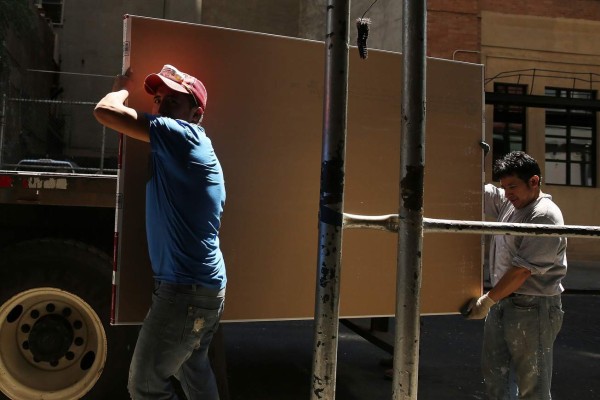 Desempleo en EUA baja a 4.9%