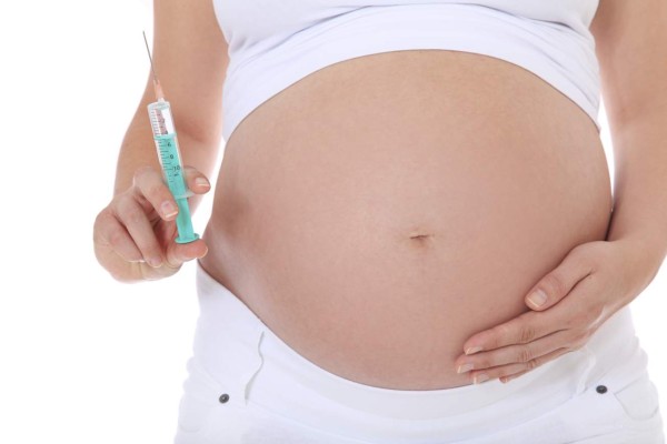 Una vacuna común es segura para la madre y el feto