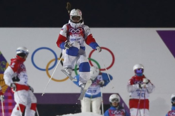 La esquiadora María Komissárova fue operada de urgencia por grave lesión