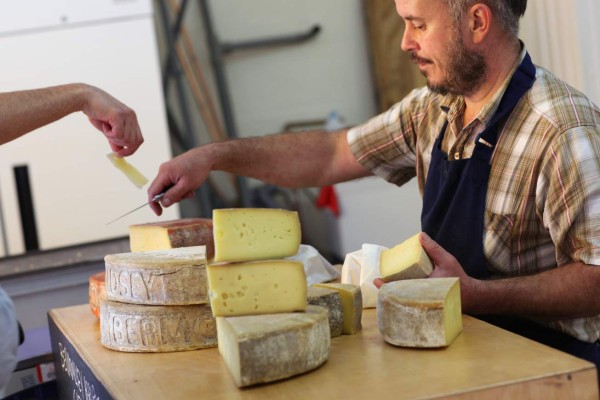 Los precios de los alimentos cayeron por cuarto año consecutivo, según la FAO