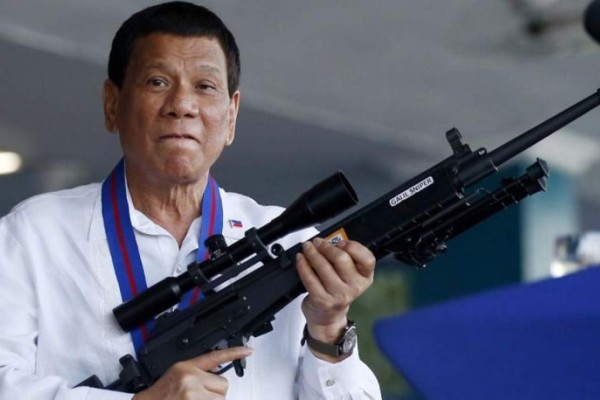 El presidente filipino contó que agredió sexualmente a empleada doméstica