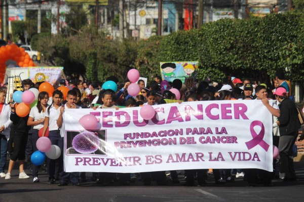 En una marcha, pacientes con cáncer piden acceso a la salud