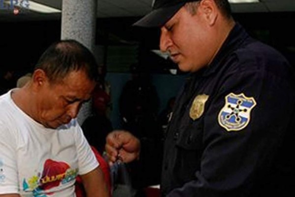 Envían a prisión a vigilante por violar a compañero en El Salvador