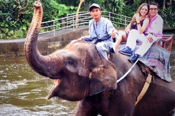 Sherlyn recibe críticas por fotografía sobre elefante