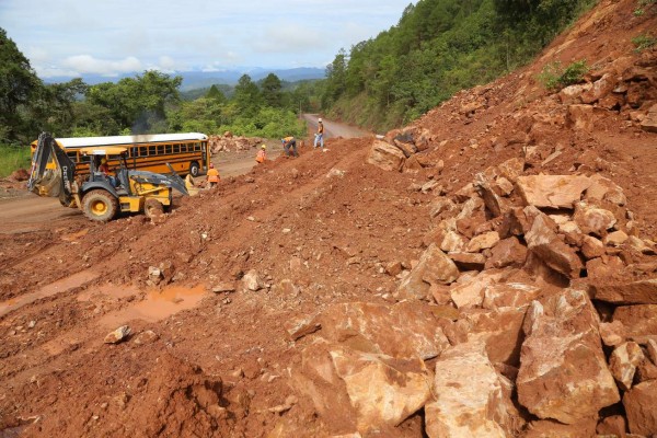 Reanudan obras en carretera que une a Colón con Olancho