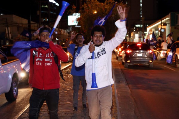 Con caravanas, nacionalistas reafirman apoyo a Hernández