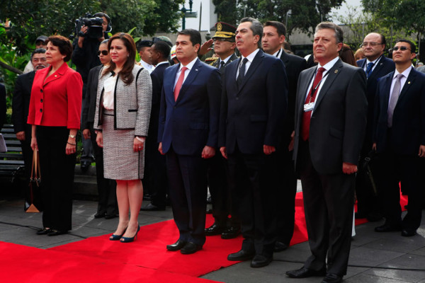 Presidente de Honduras se reúne con Correa en Ecuador