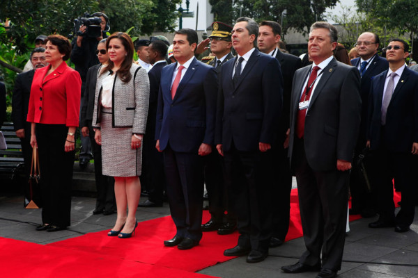 Presidente de Honduras se reúne con Correa en Ecuador