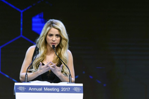 Shakira recibe premio por su labor a favor de la educación