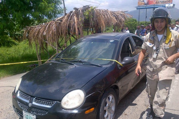 Ultiman a dos hombres mientras bebían agua de coco en El Progreso