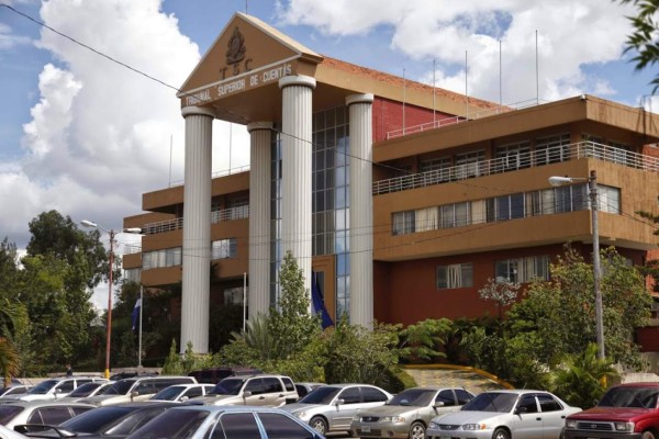 Confirman compra ilegal de finas plumas en el Injupemp